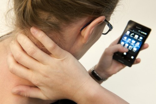 Los smartphones y tablets generan molestias en pulgares y cuello